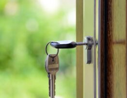 cle a poignee noire sur trou de cle 22